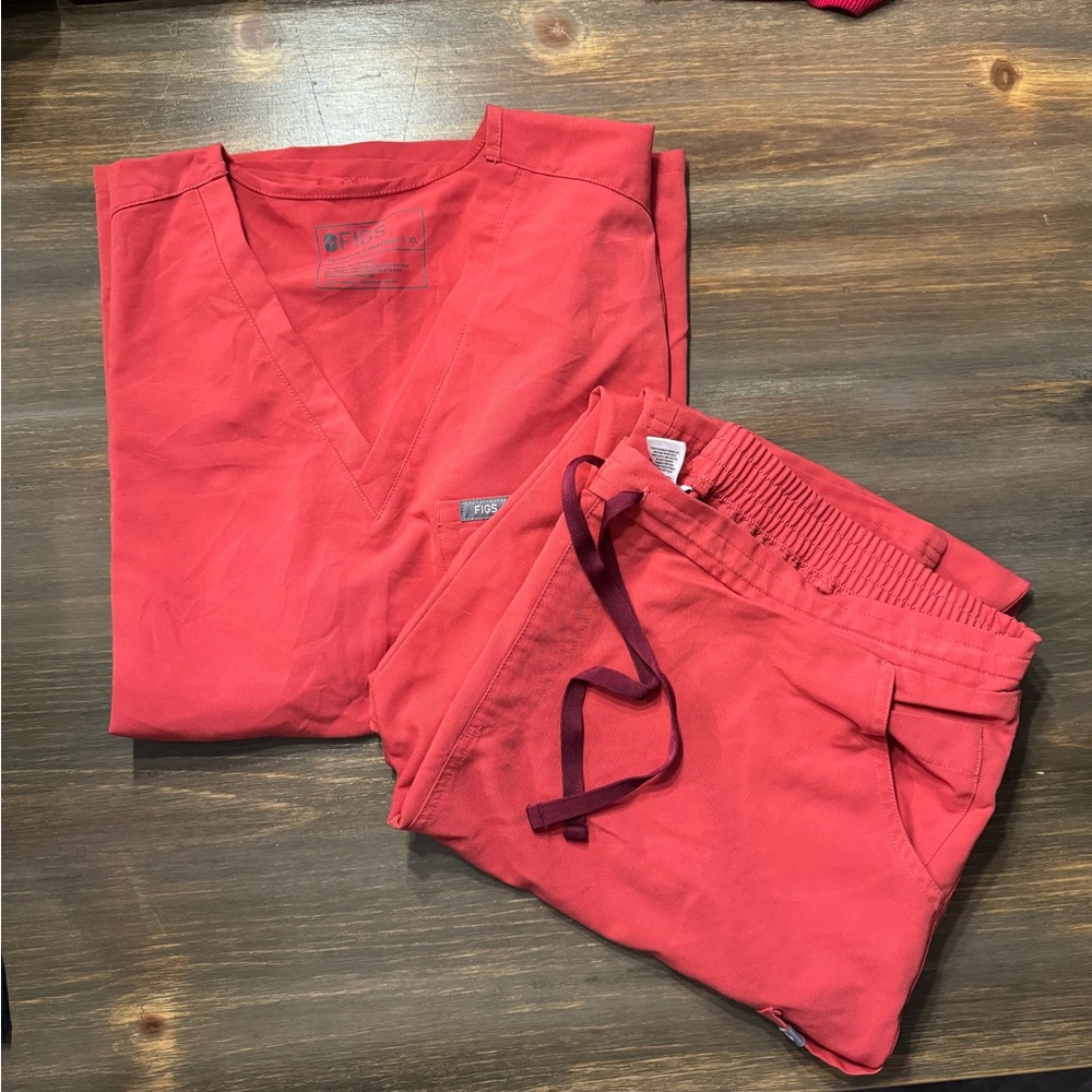 Clay Figs: Catarina Top, XL and Yola Skinny Scrub Pant, XLT